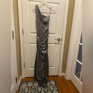 NWOT Nicole Miller Silver Sequin One Shoulder Floor Length Evening Dress Size 2